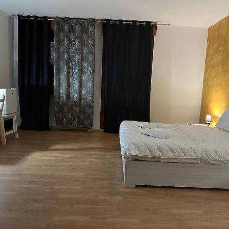 Готель Leone D'Oro 2 - Milano Street Местре Екстер'єр фото